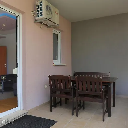 Deluxe Bagaric Apartment